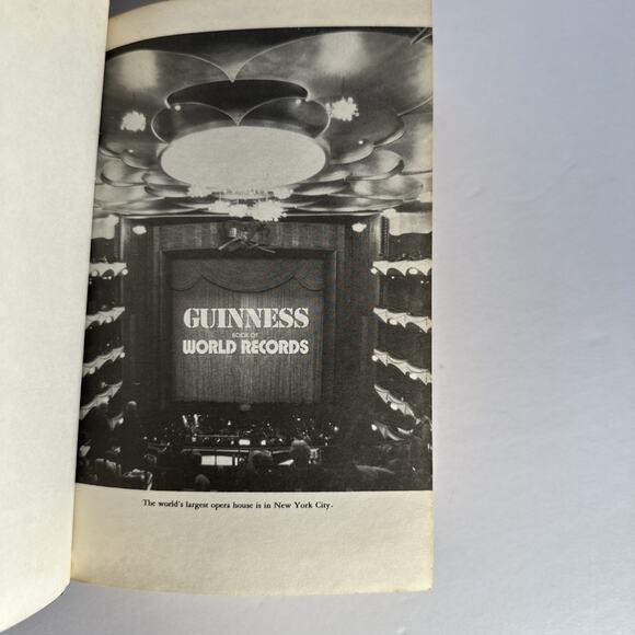 Guinness Book Of World Records~ 1982 Special Edition Hardcover - Picture 7 of 9